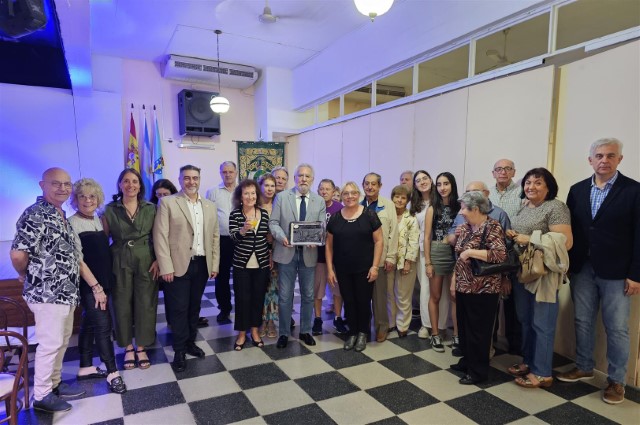 Santalices anima á colectividade galega de Buenos Aires e manter vivos os seus vínculos con Galicia